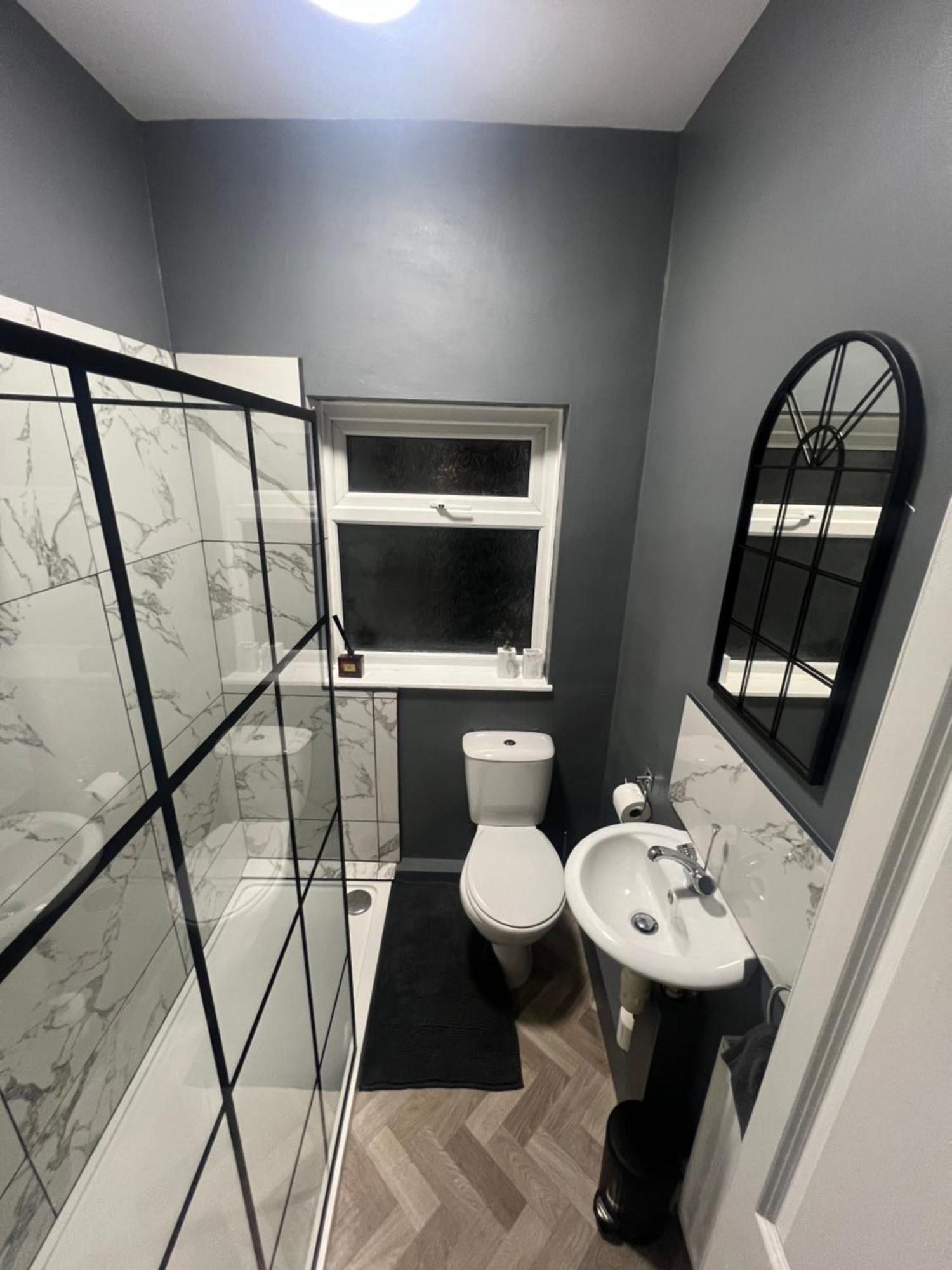 Cosy Home Perfect For Families And Contractors With Free Parking Дарлингтон Экстерьер фото