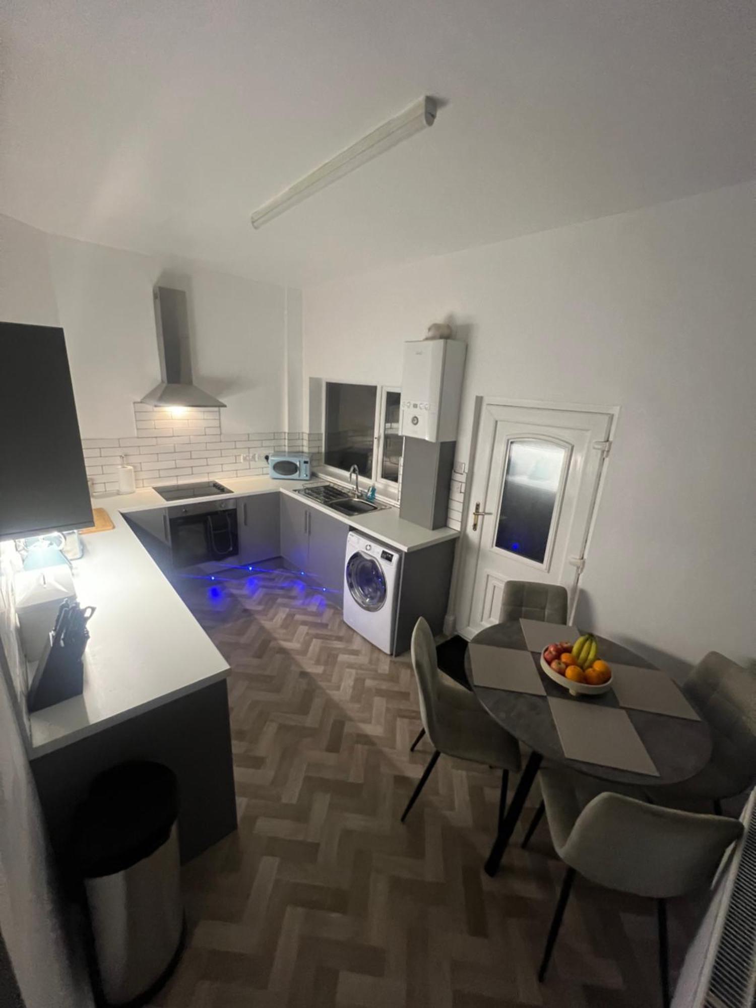 Cosy Home Perfect For Families And Contractors With Free Parking Дарлингтон Экстерьер фото