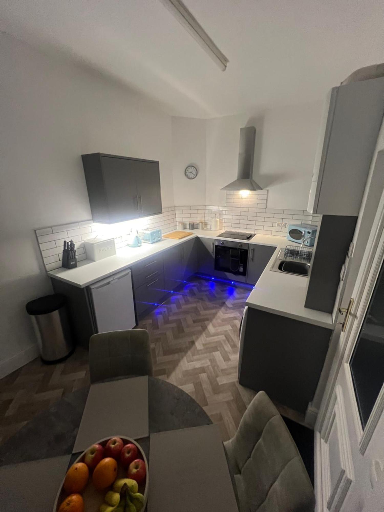 Cosy Home Perfect For Families And Contractors With Free Parking Дарлингтон Экстерьер фото