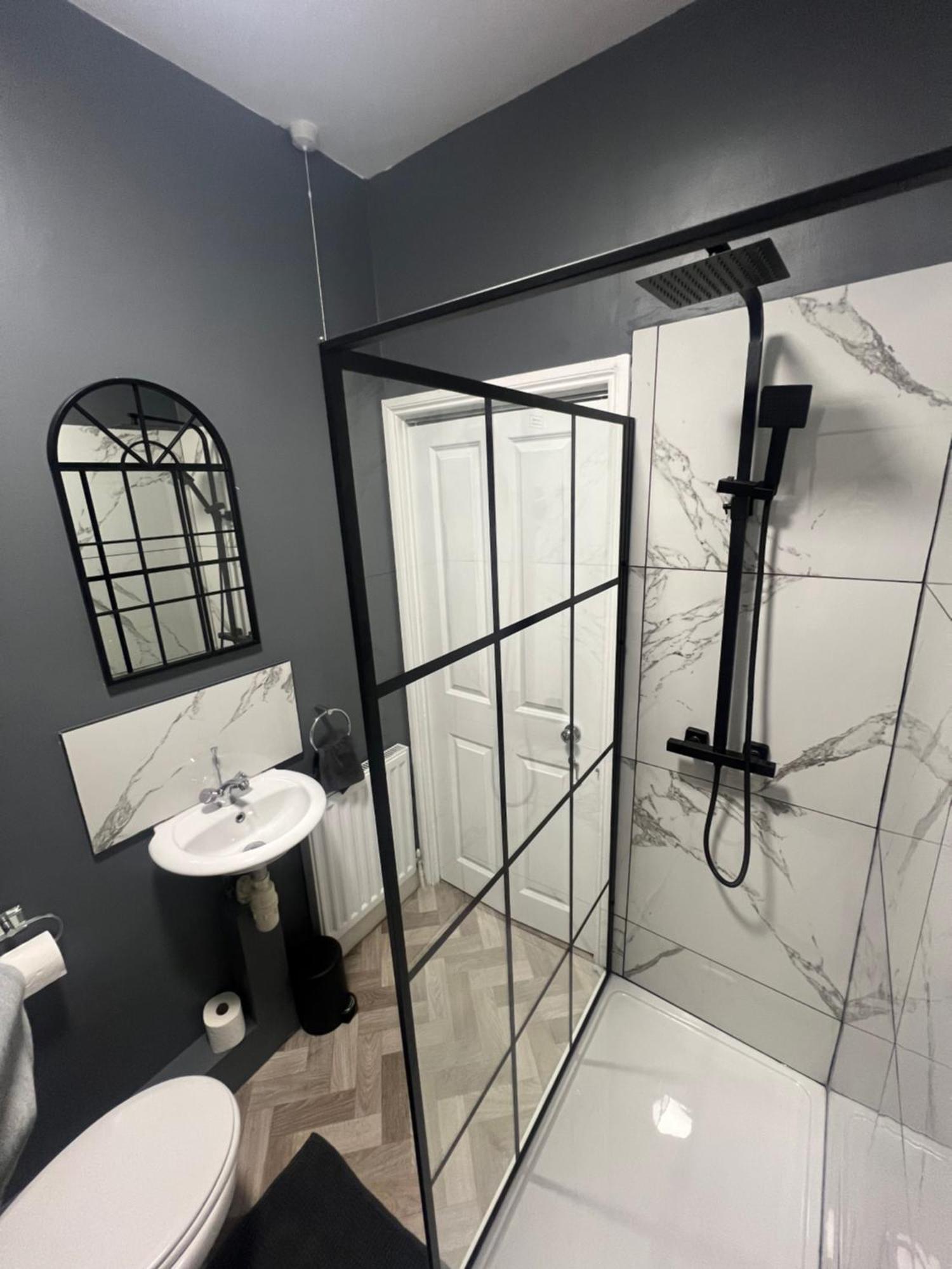 Cosy Home Perfect For Families And Contractors With Free Parking Дарлингтон Экстерьер фото
